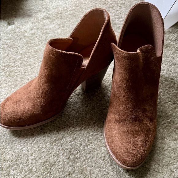 City Classified booties.  Size 6 Brown - Picture 2 of 7